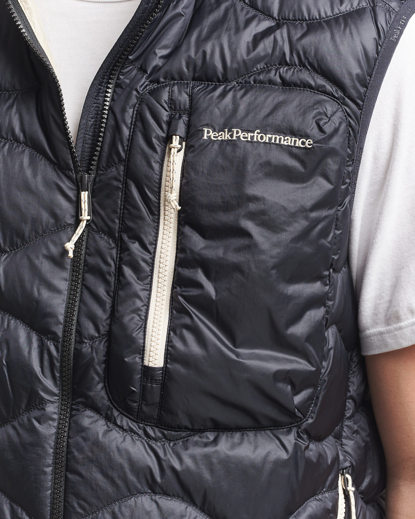 Herr | Västar | Peak Performance | Helium Utility Down Vest Black