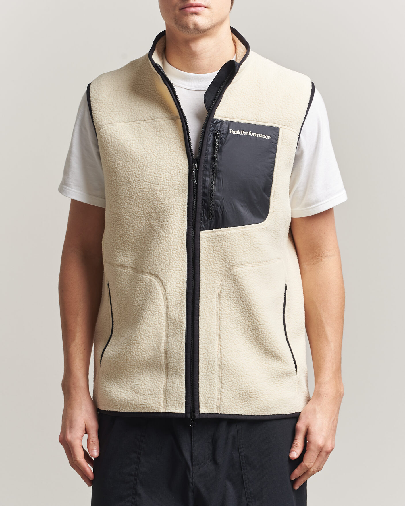 Herr | Västar | Peak Performance | Nature Rush Pile Vest Sand Fog