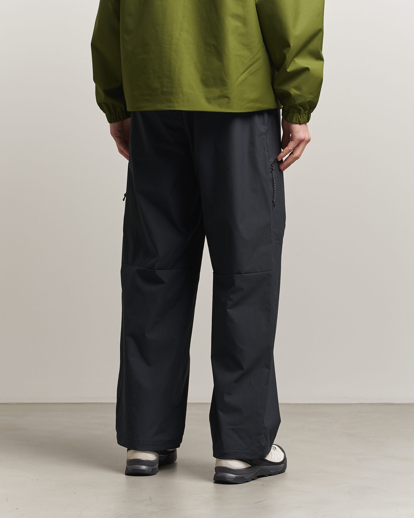 Herr | Byxor | Peak Performance | Outdoor Cargo Pants Black