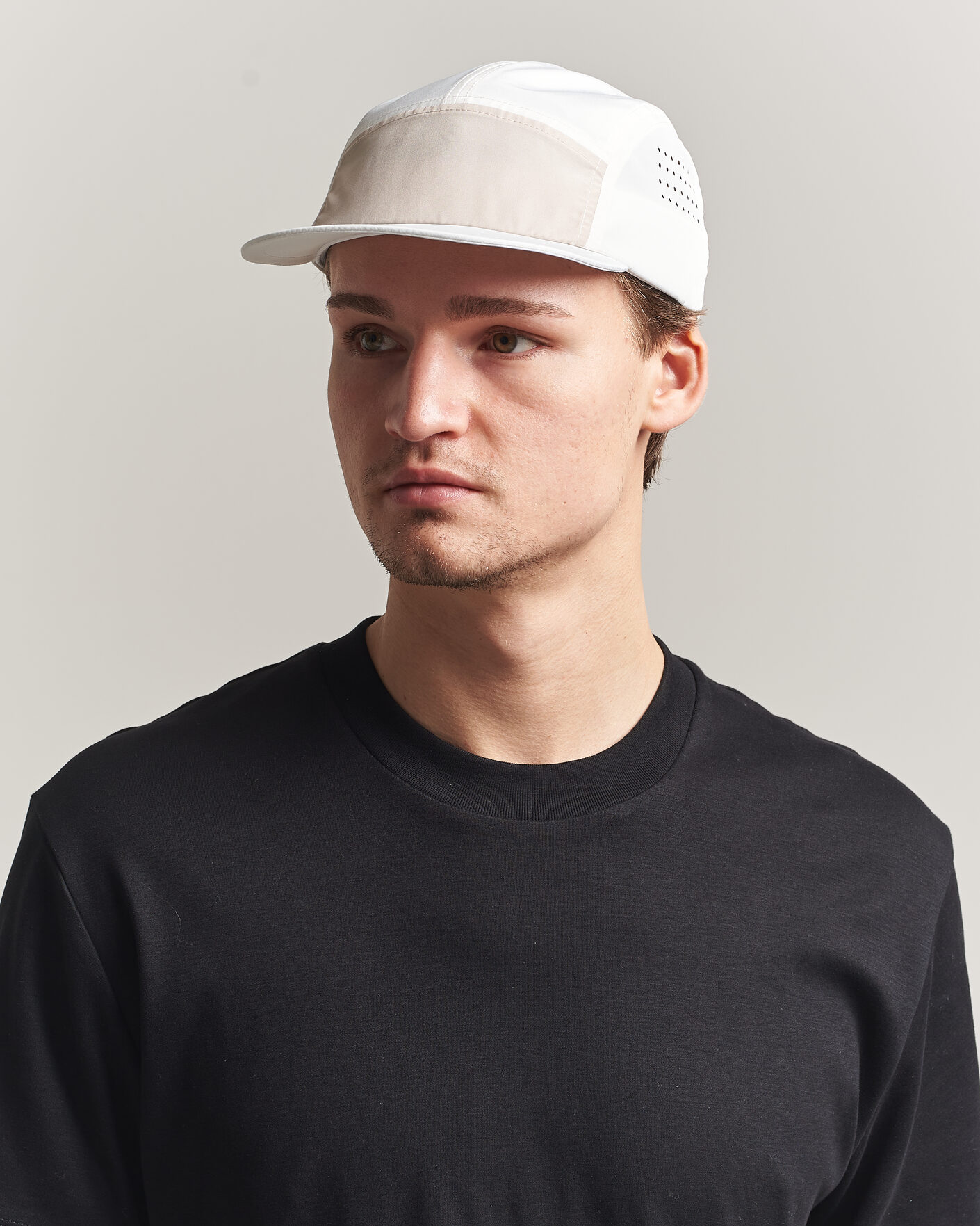 Herr | Hattar & kepsar | Peak Performance | Lightweight Cap White/Sand Fog