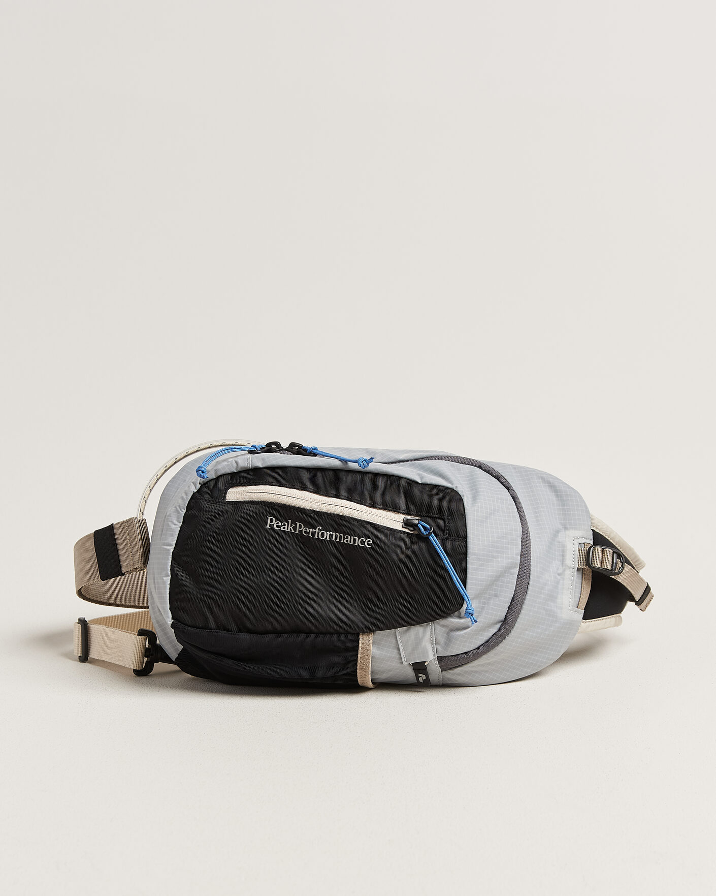 Herr | Väskor | Peak Performance | Outdoor Sling Bag Summit Smoke