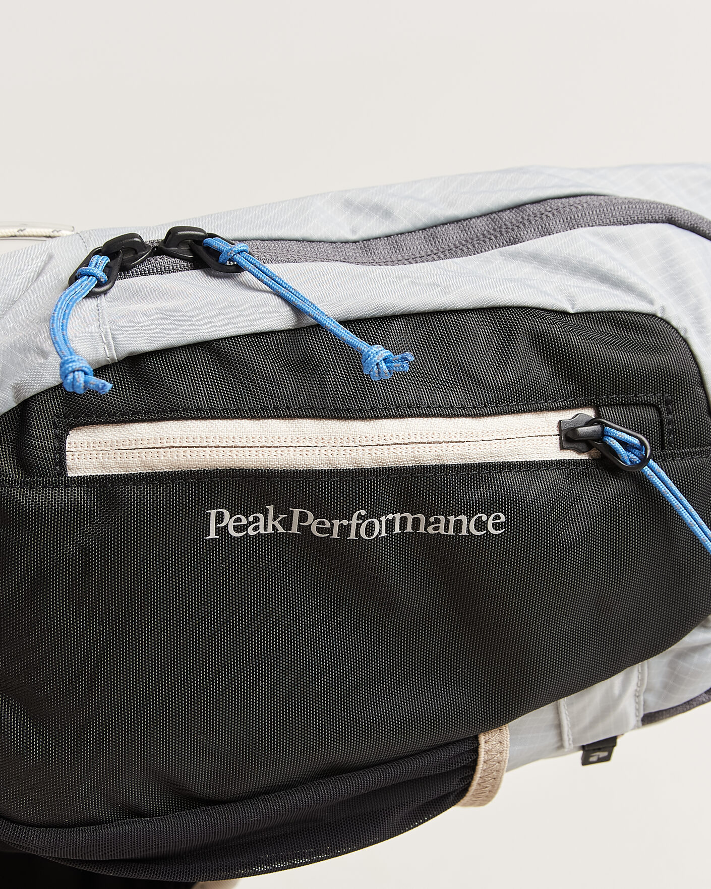 Herr | Väskor | Peak Performance | Outdoor Sling Bag Summit Smoke