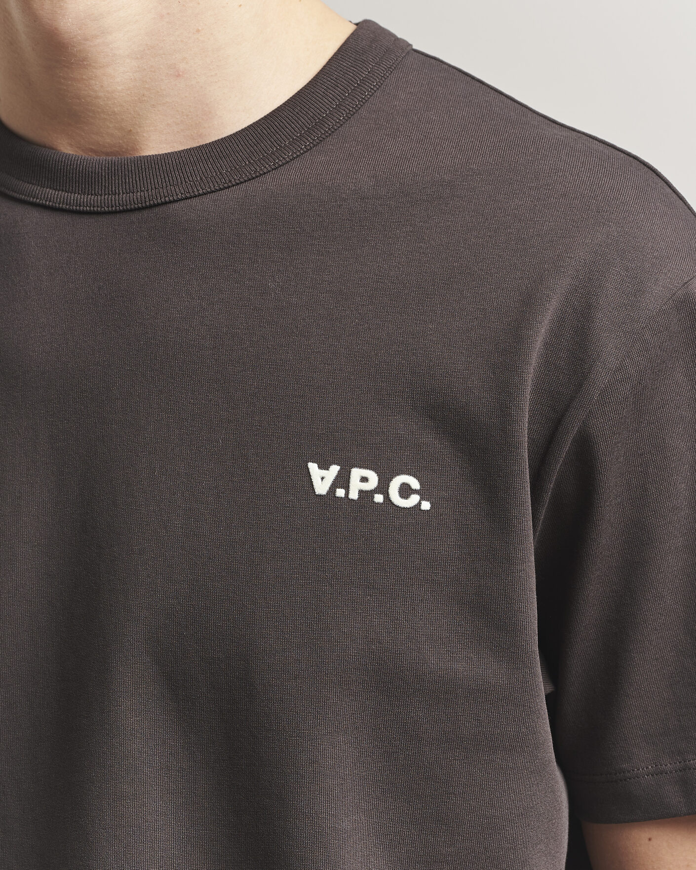 Herr | T-Shirts | A.P.C. | Boxy Fit Petit VPC T-Shirt Ecru Brown