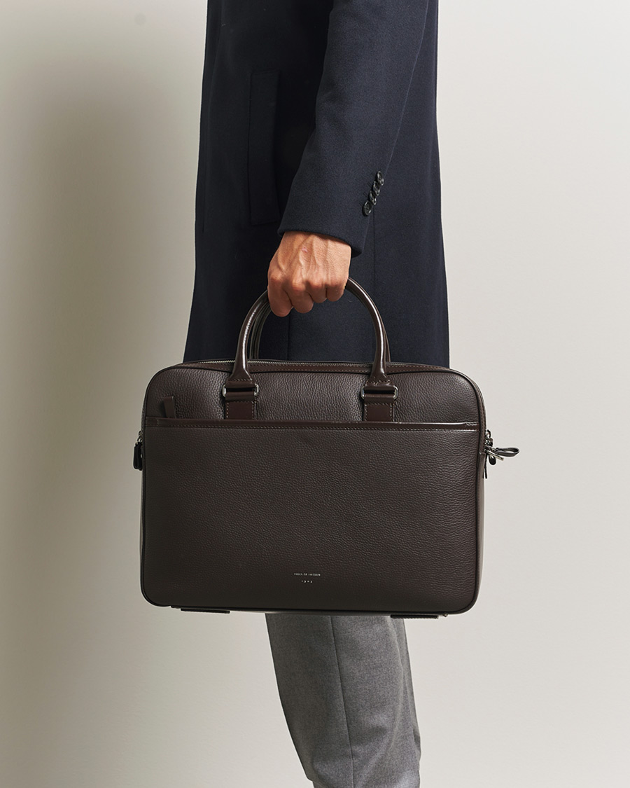 Herr | Väskor | Tiger of Sweden | Burin Grained Leather Briefcase Dark Brown