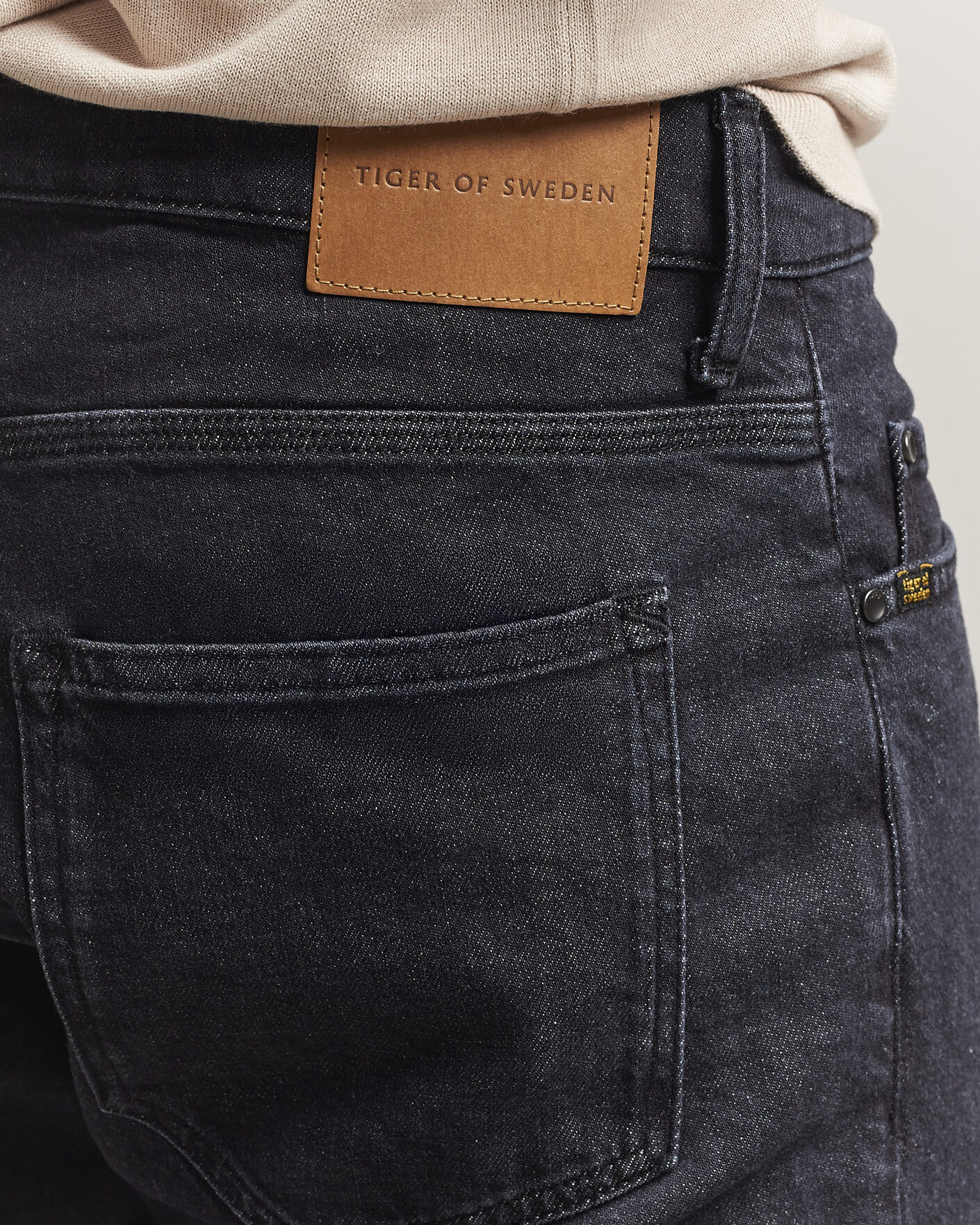Herr | Byxor | Tiger of Sweden | Pistolero Jeans Washed Black