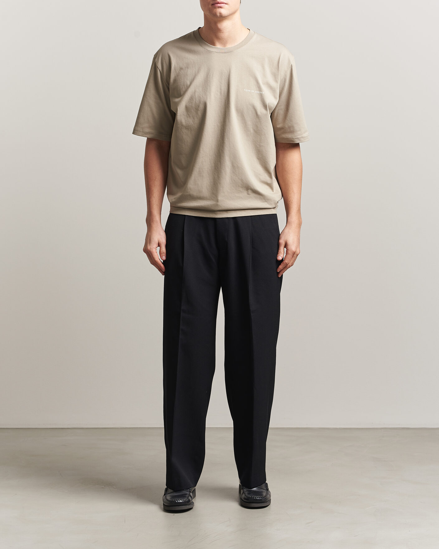 Herr | T-Shirts | Tiger of Sweden | Pro Logo Crew Neck T-Shirt Artichoke Grey
