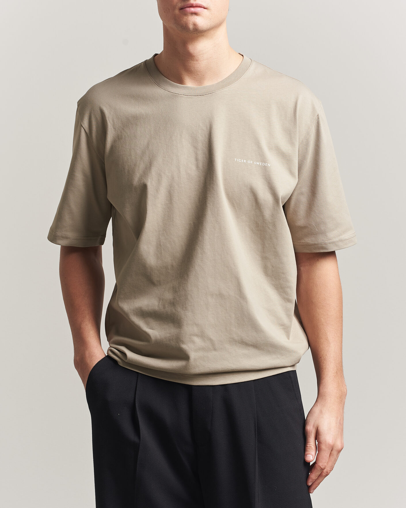 Herr | T-Shirts | Tiger of Sweden | Pro Logo Crew Neck T-Shirt Artichoke Grey