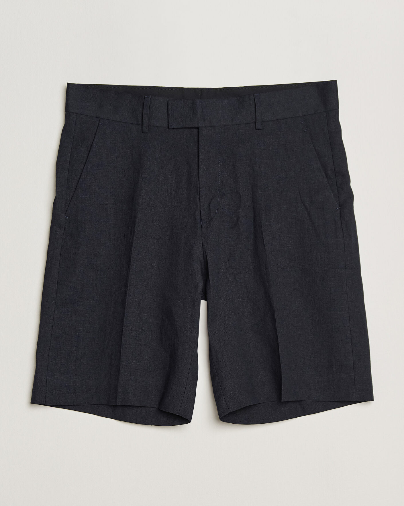Herr | Shorts | Tiger of Sweden | Troy Pleated Linen Shorts Midnight Blue