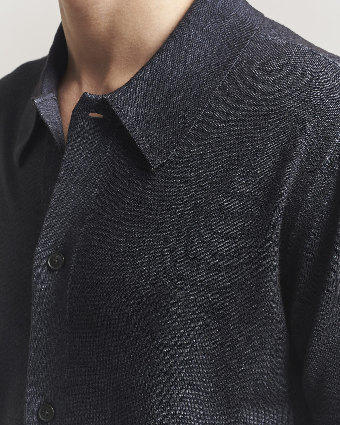 Herr | Skjortor | Tiger of Sweden | Araawen Merino Knitted Short Sleeve Shirt Light Ink