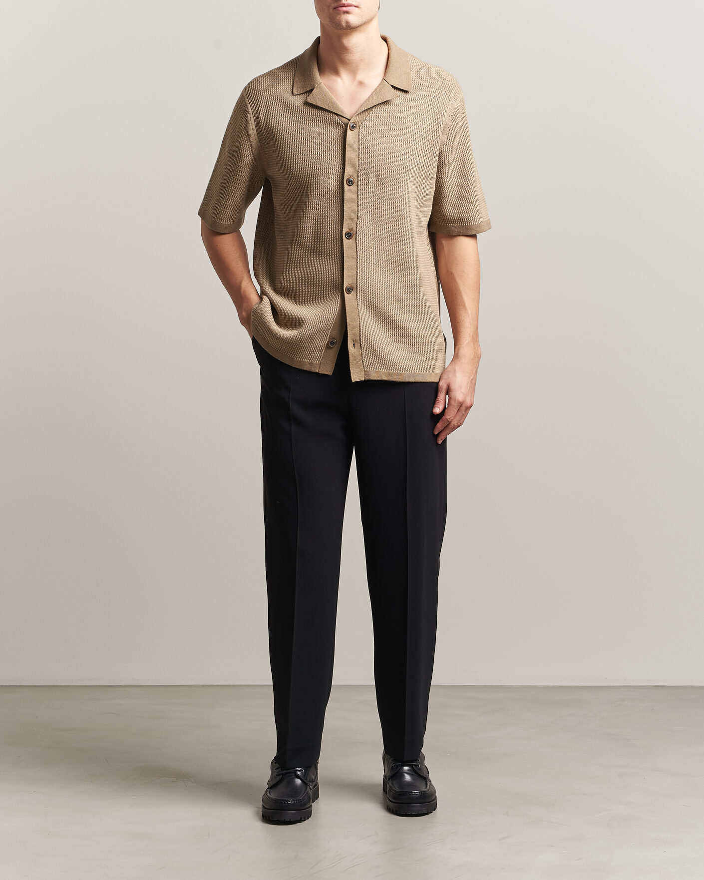 Herr | Skjortor | Tiger of Sweden | River Knitted Short Sleeve Shirt Umber Brown