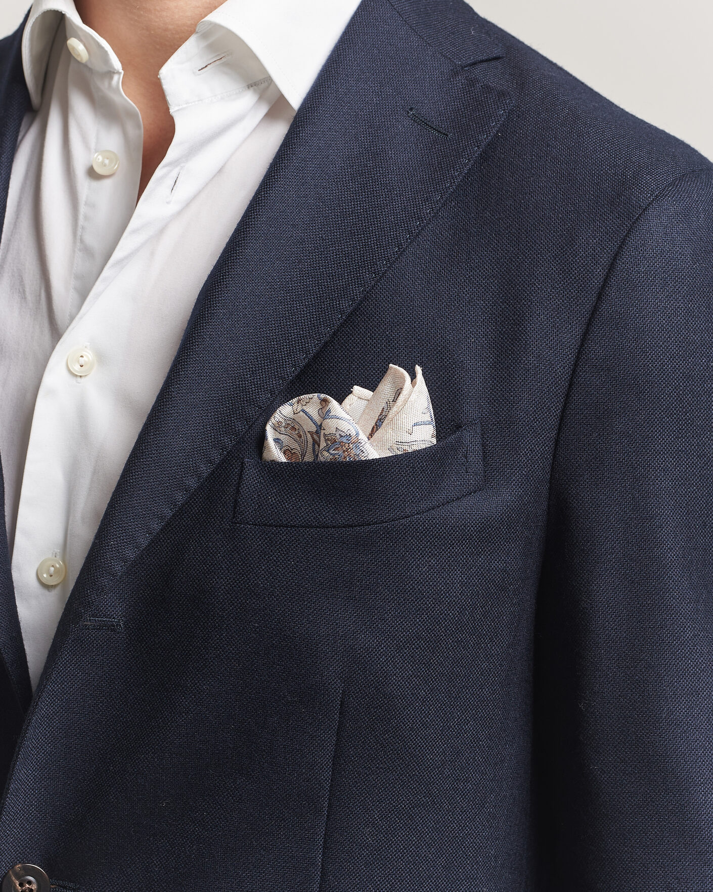 Herr | Näsdukar | Amanda Christensen | Silk Oxford Large Flower Pocket Square Cream