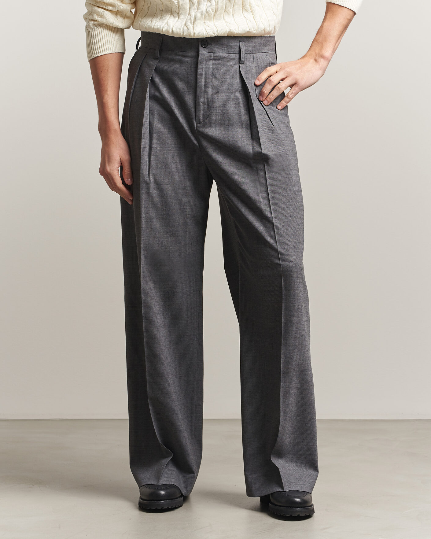 Herr | Byxor | Filippa K | Milo Wide Wool Pinstriped Trousers Mid Grey