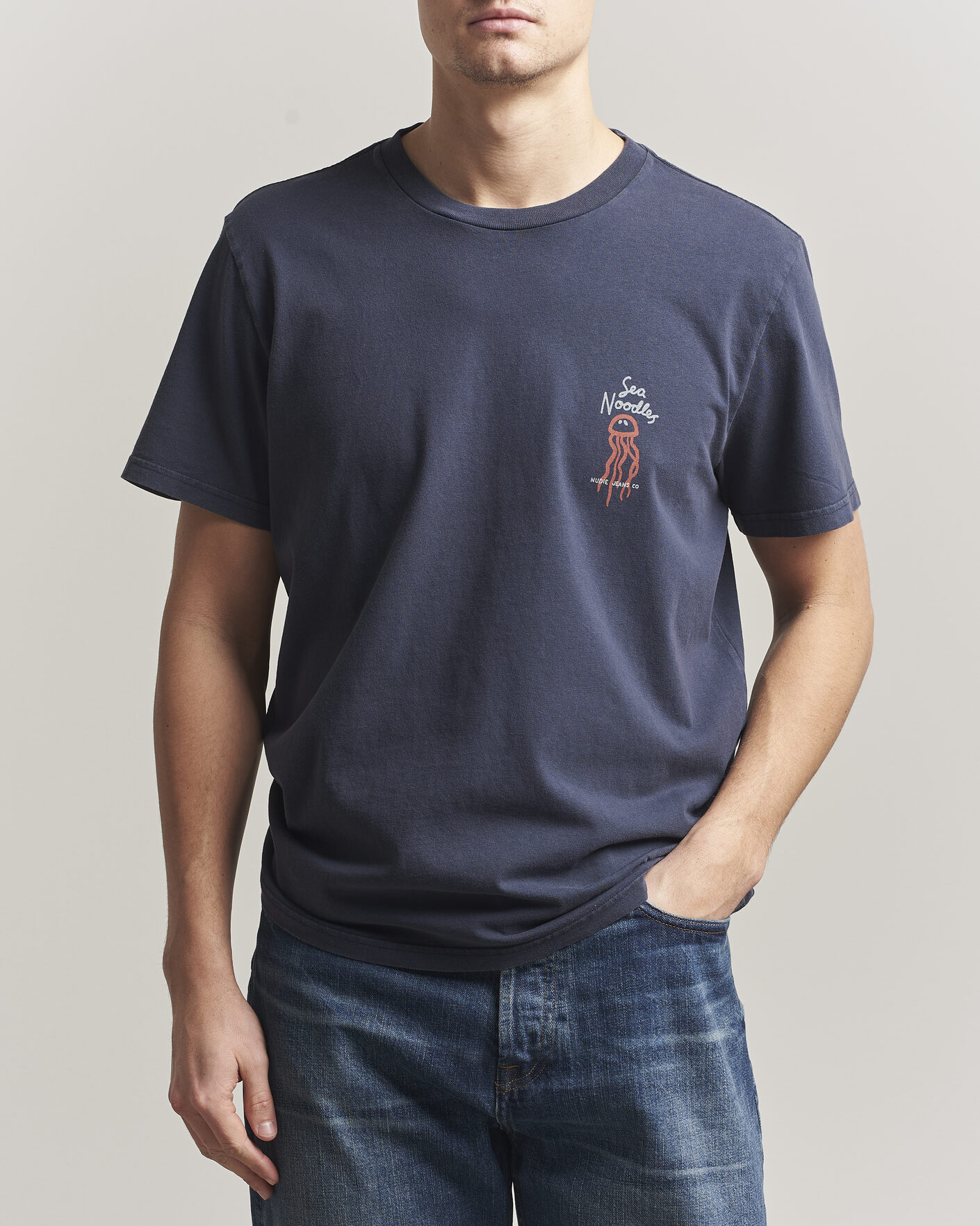 Herr | T-Shirts | Nudie Jeans | Roy Printed T-Shirt Dark Blue