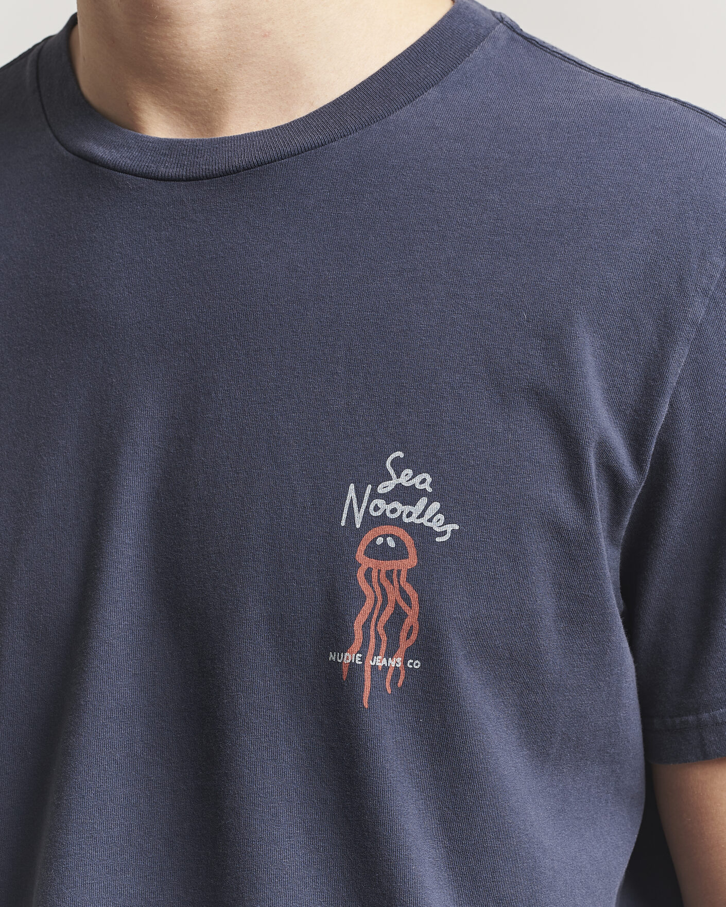 Herr | T-Shirts | Nudie Jeans | Roy Printed T-Shirt Dark Blue