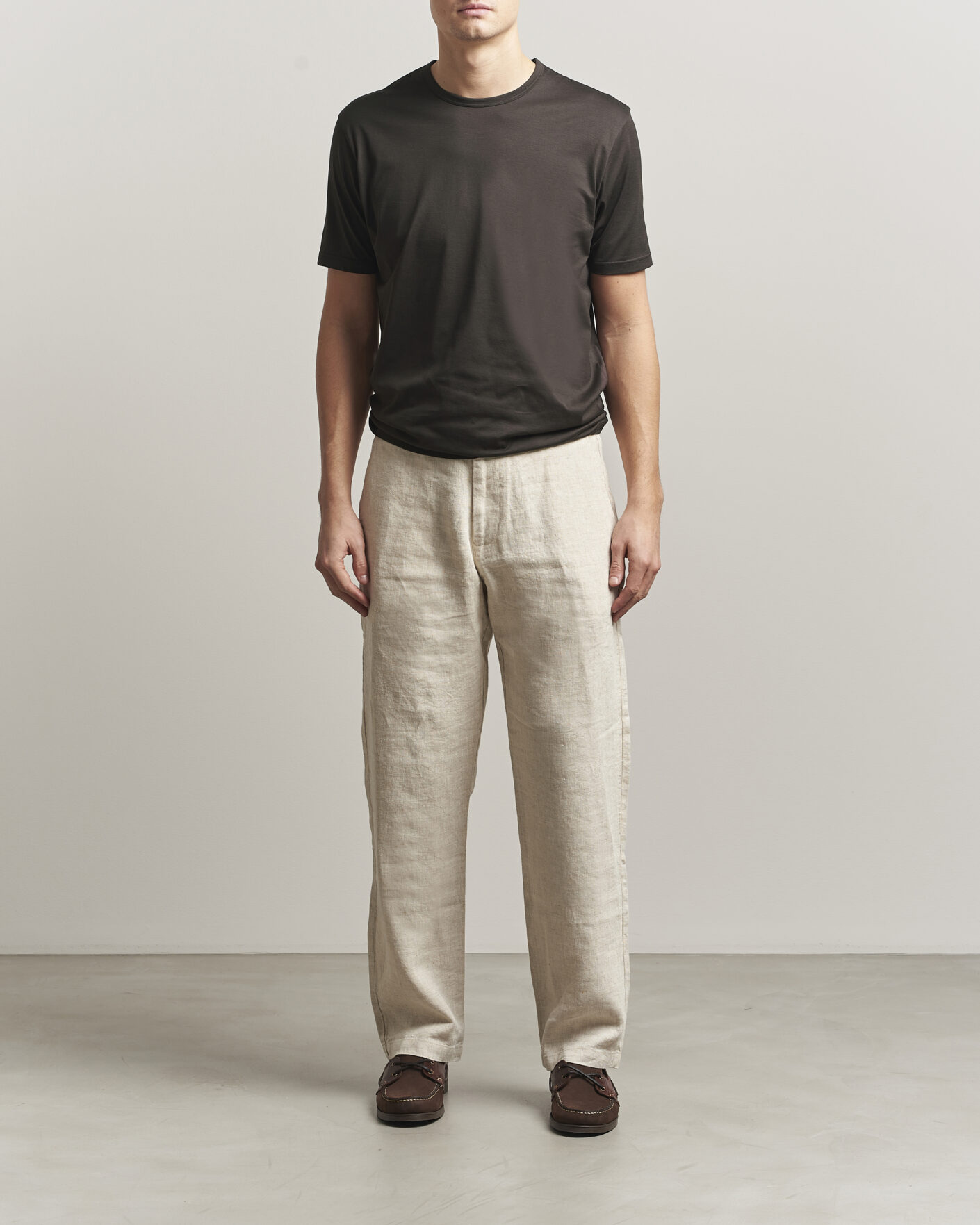 Herr | T-Shirts | Sunspel | Crew Neck Q82 Cotton T-Shirt Dark Chocolate