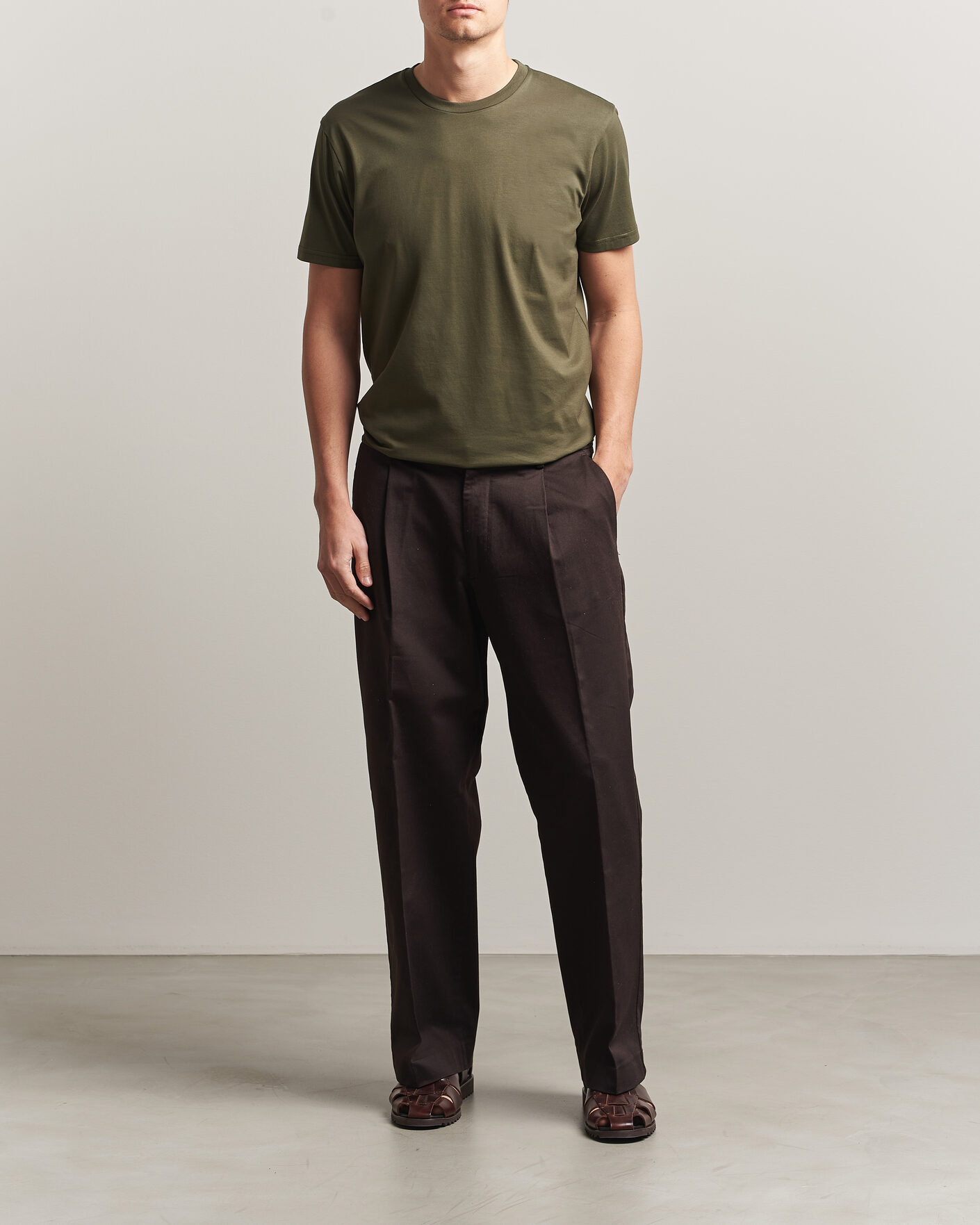 Herr | T-Shirts | Sunspel | Riviera Midweight T-Shirt Deep Olive