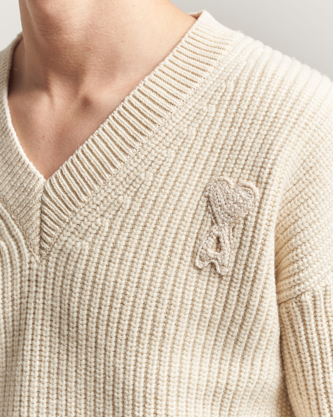 Herr | Tröjor | AMI | Wool/Cotton Ribbed V-Neck Creme