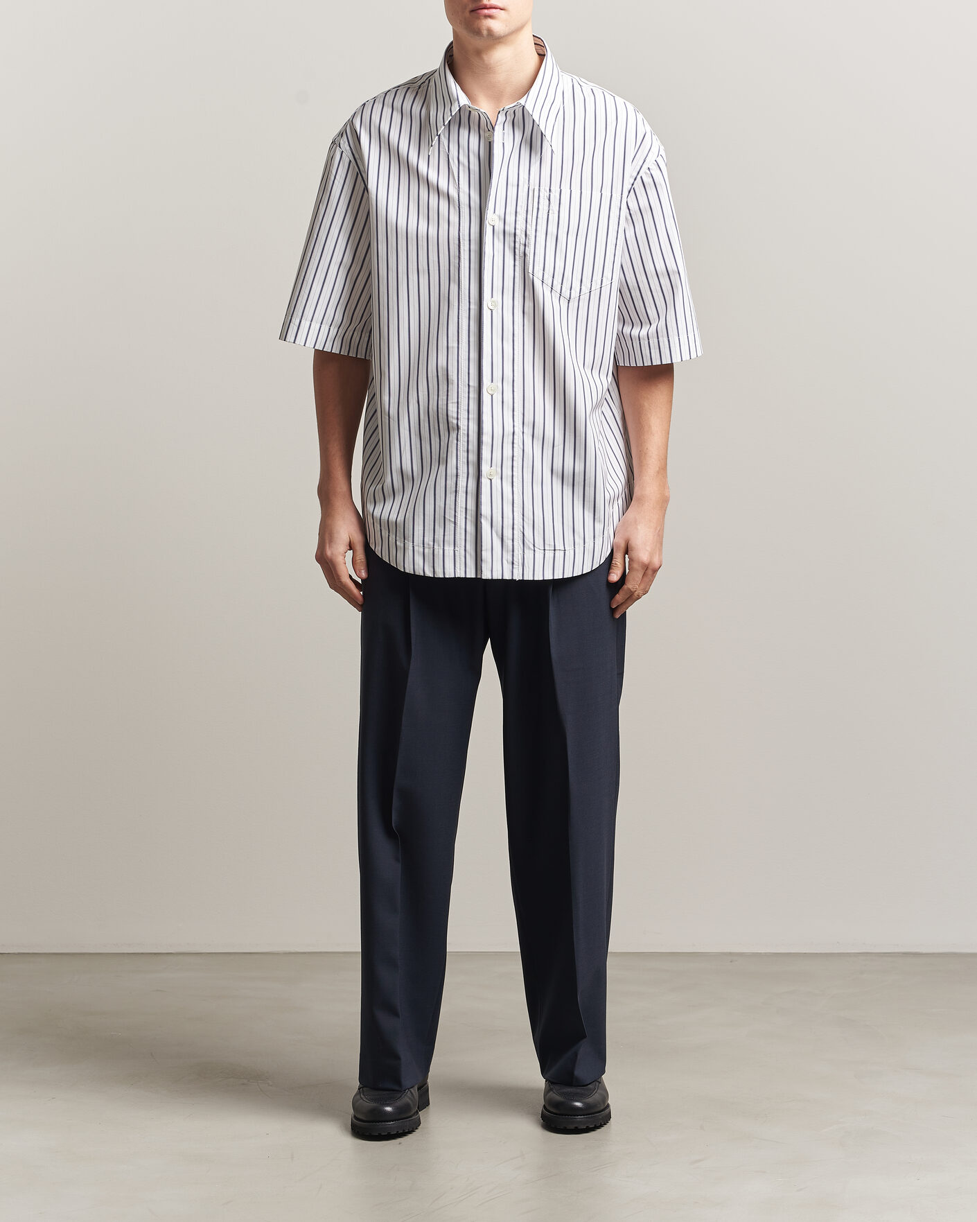 Herr | Skjortor | AMI | Short Sleeve Camp Collar Shirt White/Blue