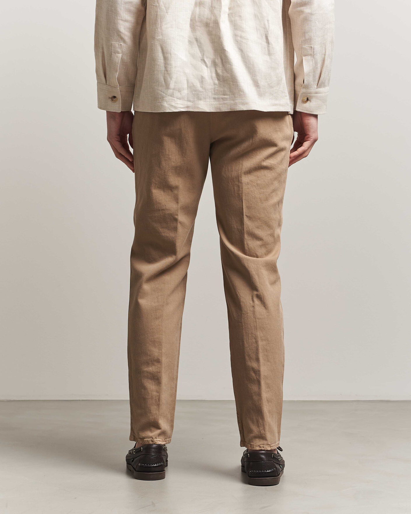Herr | Byxor | Incotex | Tapered Fit Pleated Linen Slacks Brown
