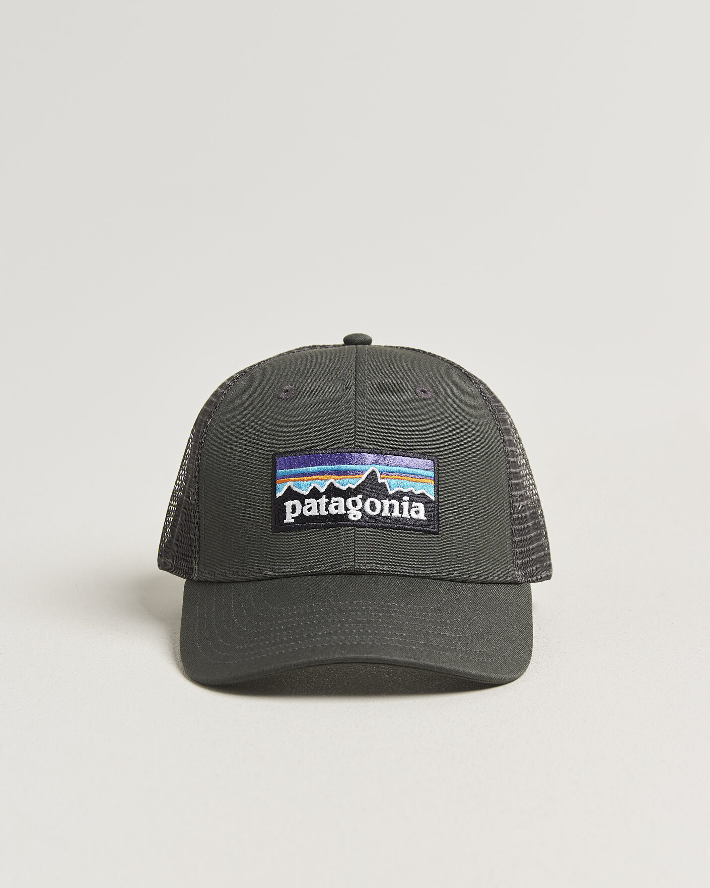 Herr | Hattar & kepsar | Patagonia | P-6 Logo LoPro Trucker Hat Forge Grey