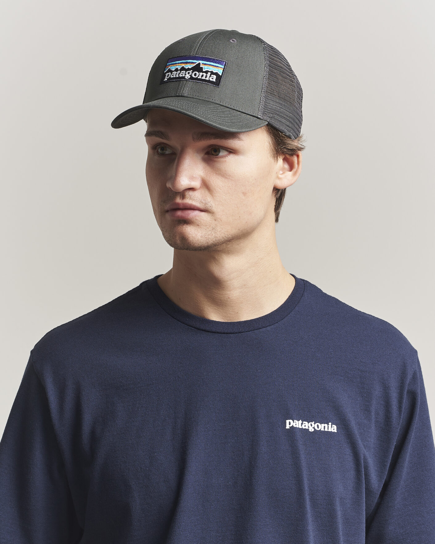 Herr | Hattar & kepsar | Patagonia | P-6 Logo LoPro Trucker Hat Forge Grey