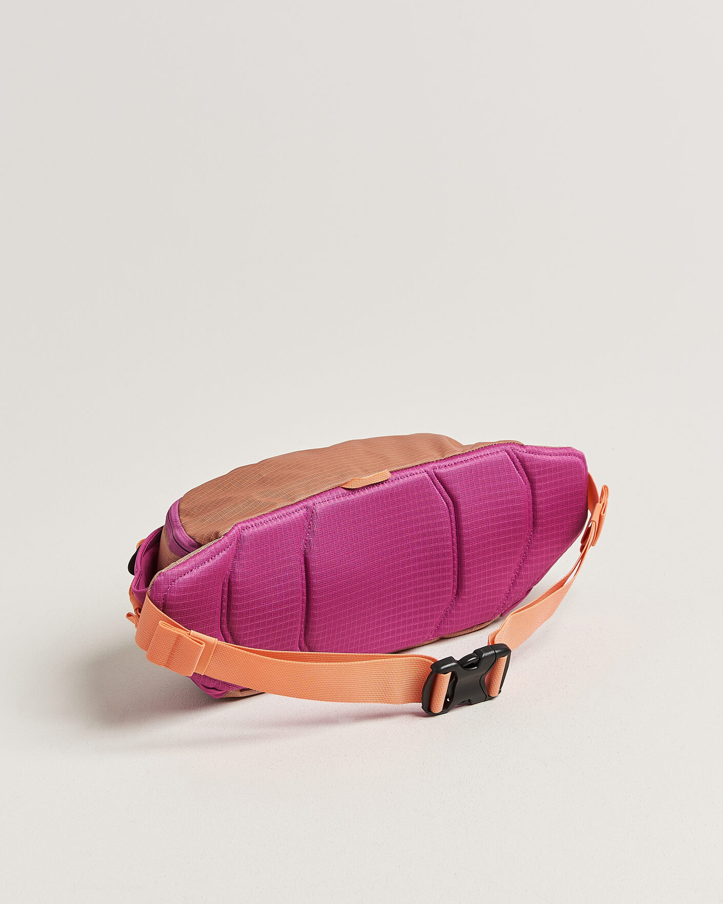 Herr | Väskor | Patagonia | Black Hole Waist Pack 5L Peach Sherbet