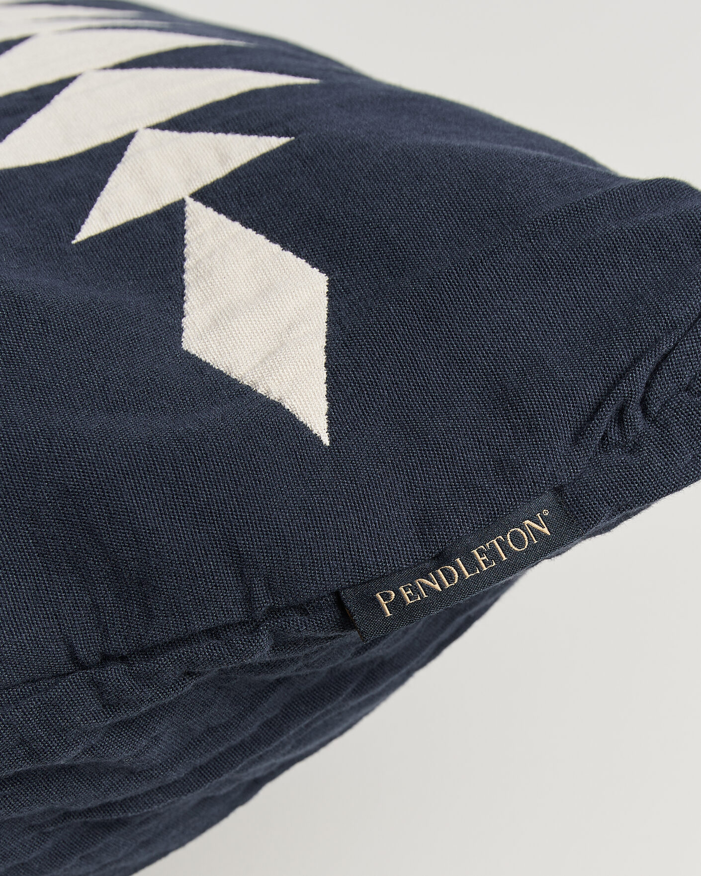 Herr | Till hemmet | Pendleton | Organic Cotton Matelasse Pillow Midnight Nova