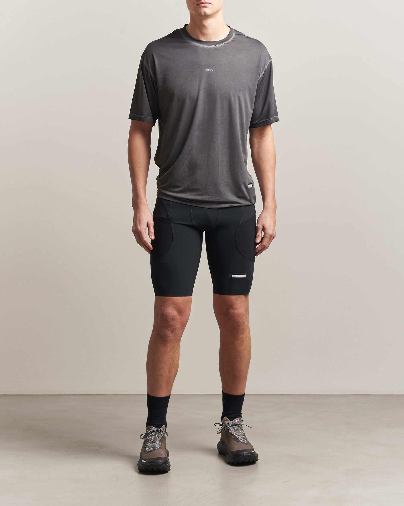 Herr | T-Shirts | Satisfy | AuraLite T-Shirt Pigment Black