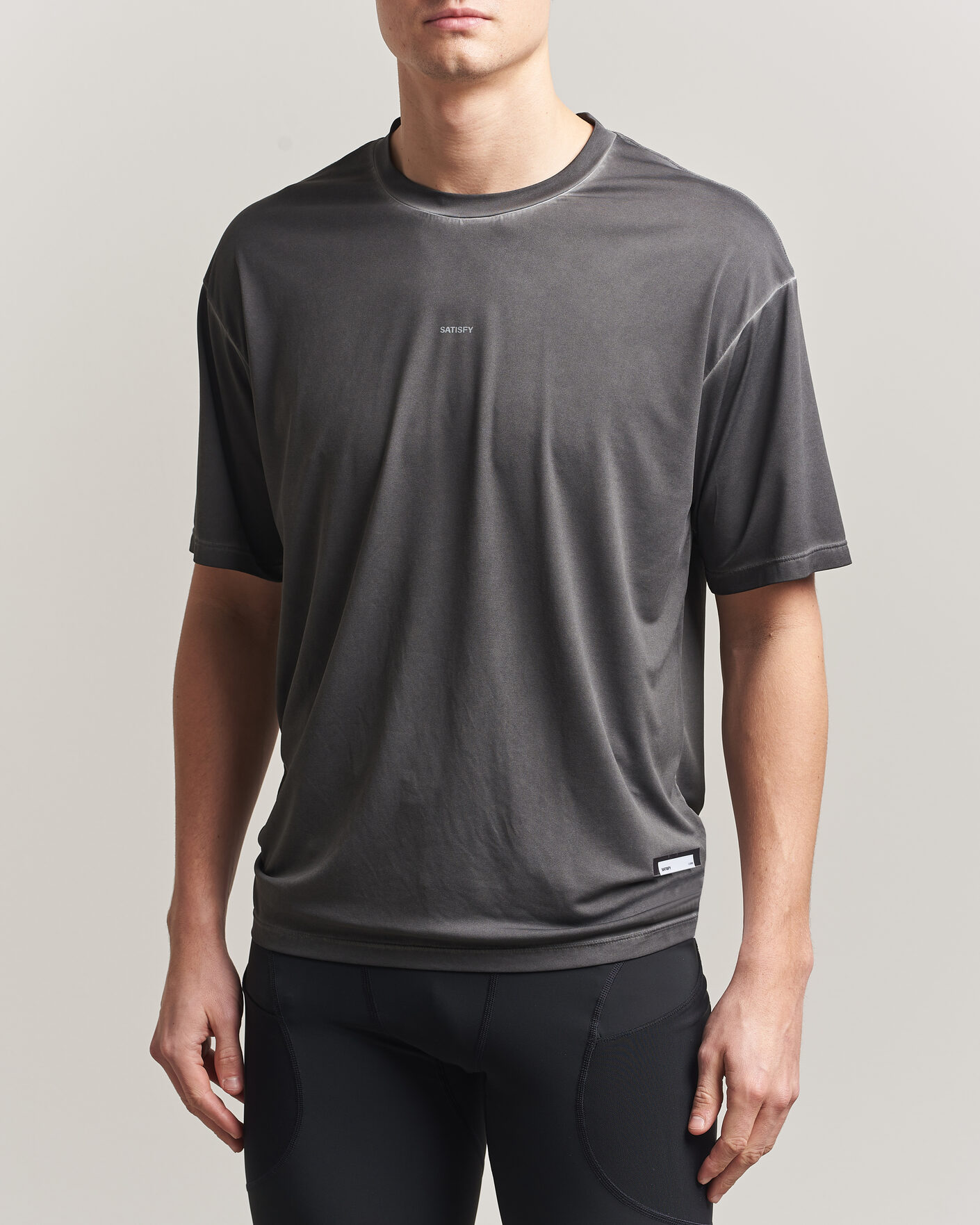 Herr | T-Shirts | Satisfy | AuraLite T-Shirt Pigment Black