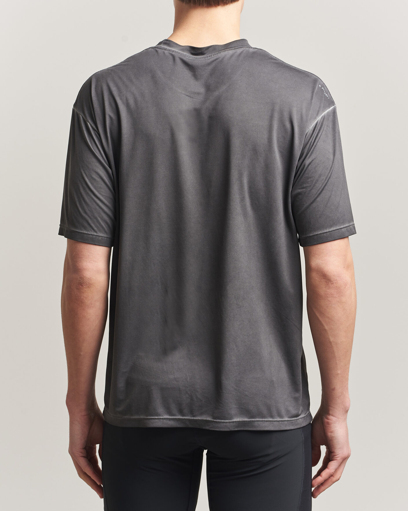 Herr | T-Shirts | Satisfy | AuraLite T-Shirt Pigment Black