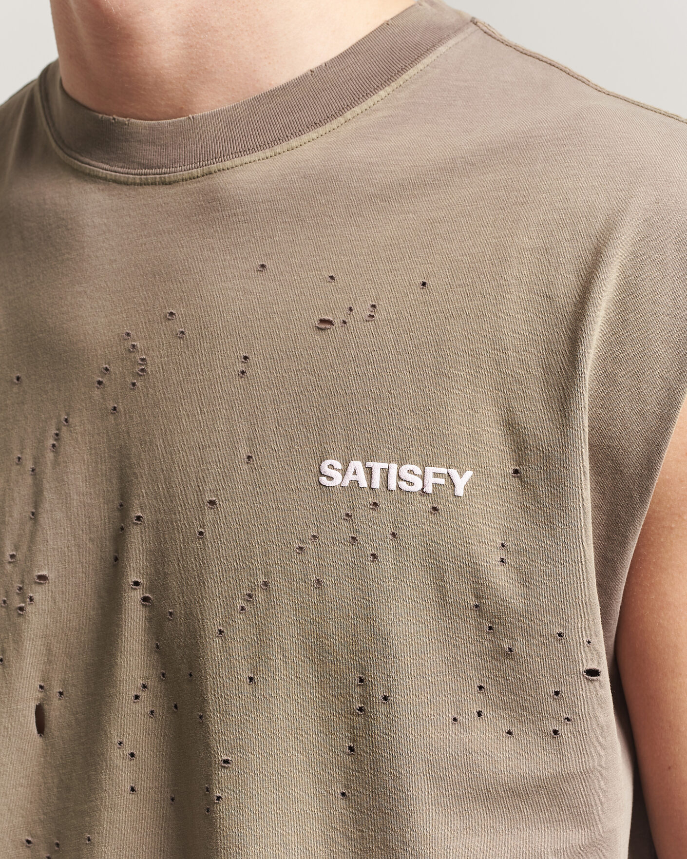 Herr | T-Shirts | Satisfy | MothTech Muscle Tee Sun Bleached Falcon