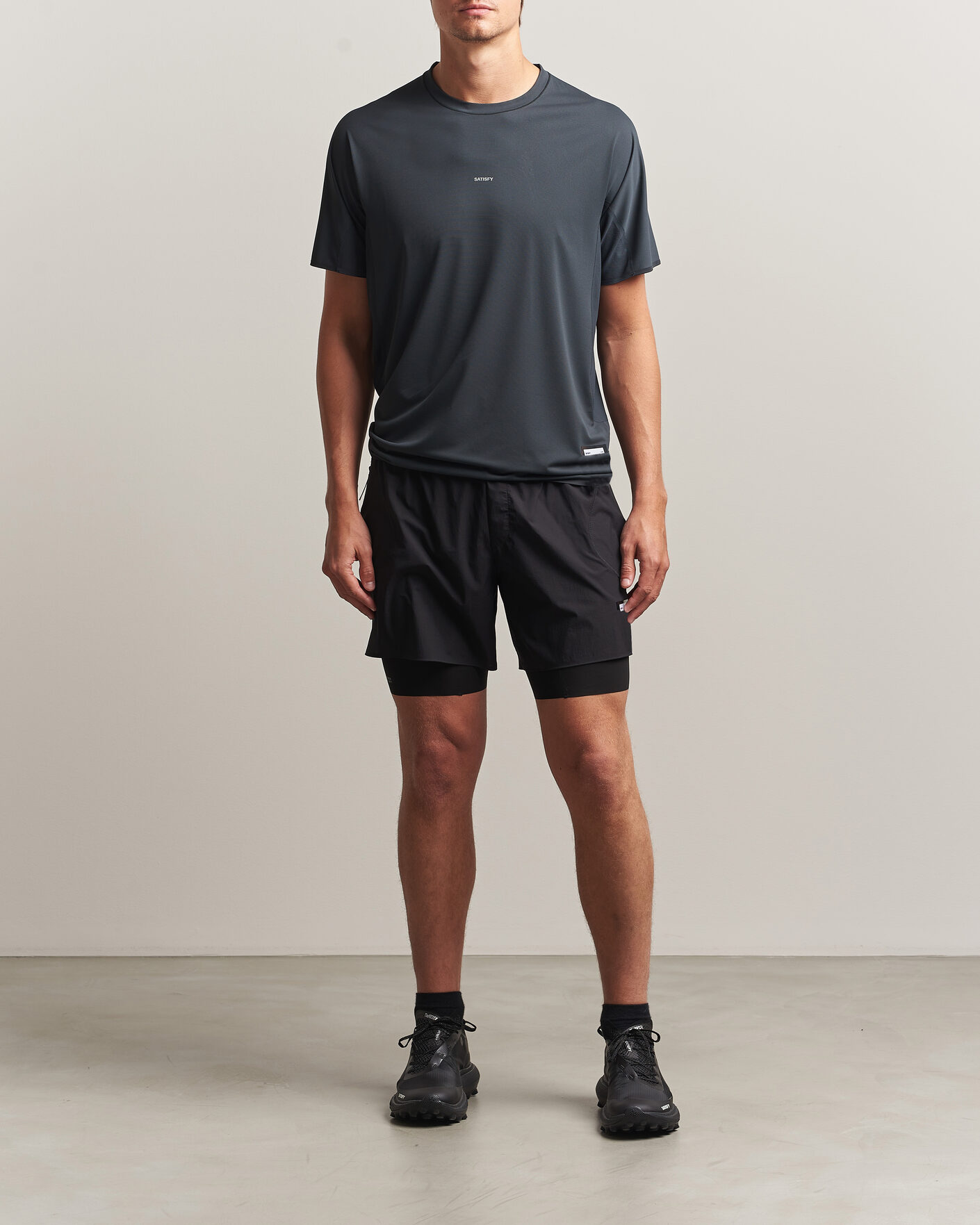 Herr | T-Shirts | Satisfy | AuraLite UV T-Shirt Black