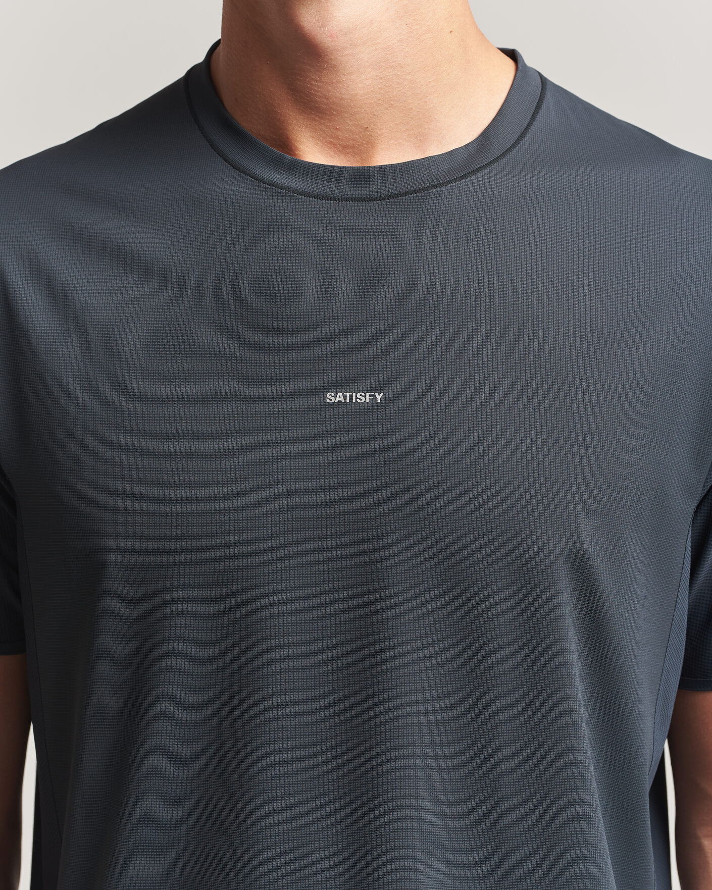 Herr | T-Shirts | Satisfy | AuraLite UV T-Shirt Black