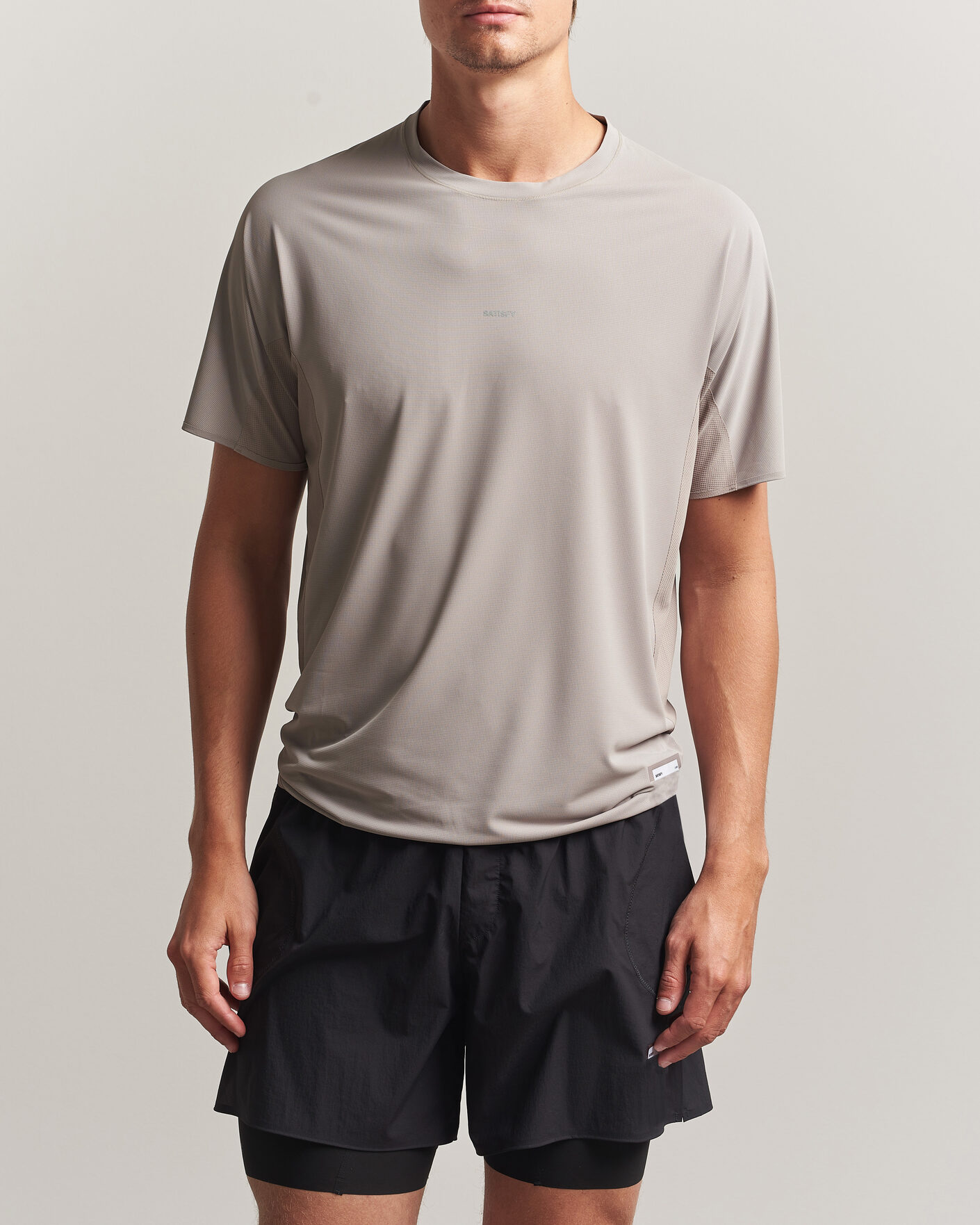 Herr | T-Shirts | Satisfy | AuraLite UV T-Shirt Moon Rock