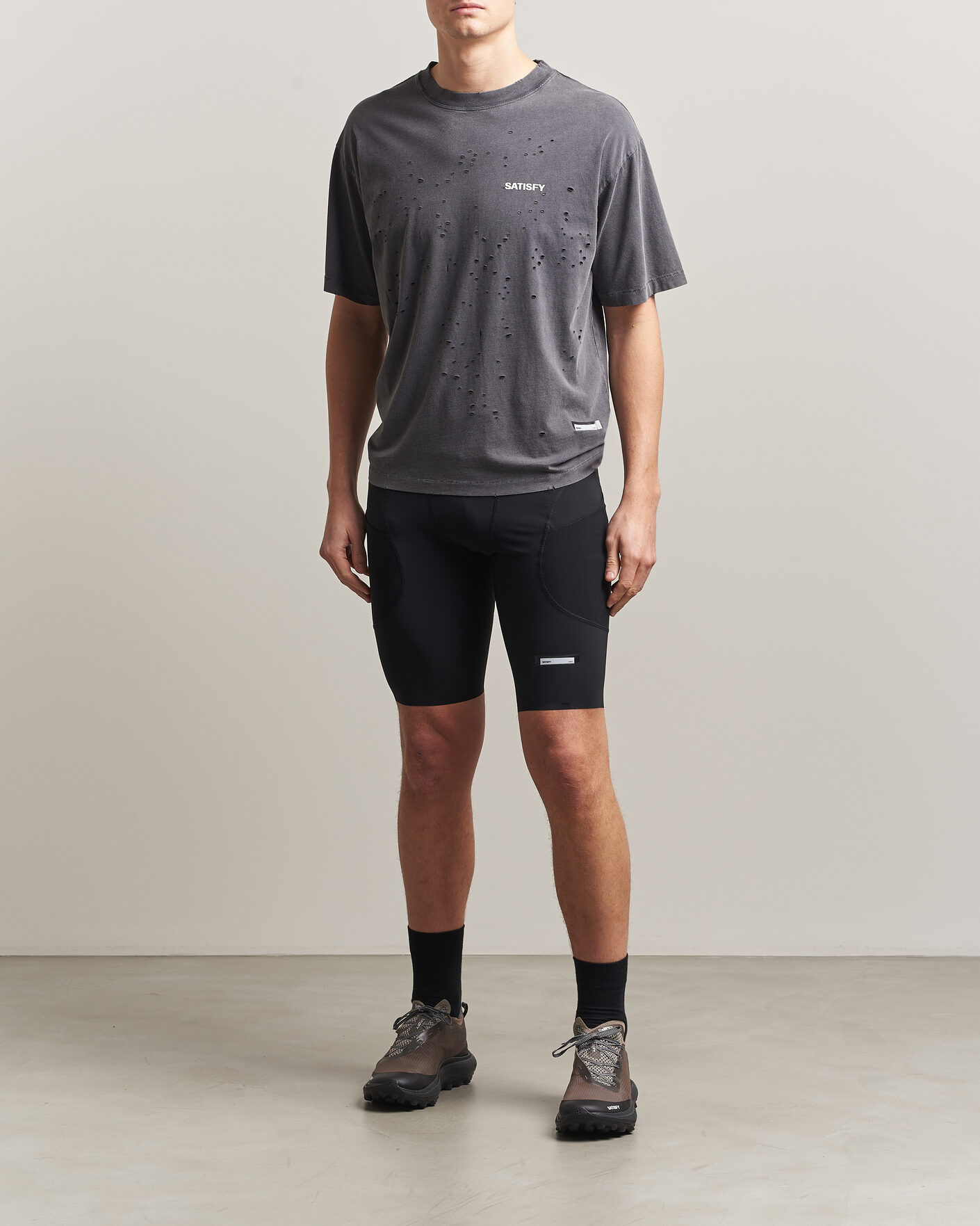 Herr | T-Shirts | Satisfy | MothTech Small Logo T-Shirt Aged Black