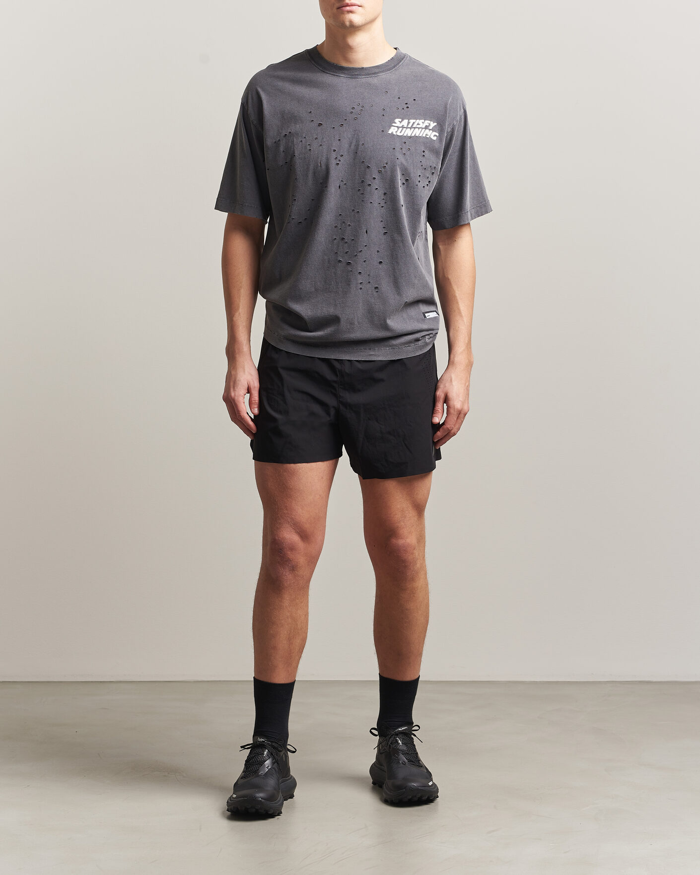 Herr | T-Shirts | Satisfy | MothTech Small Logo T-Shirt Aged Black