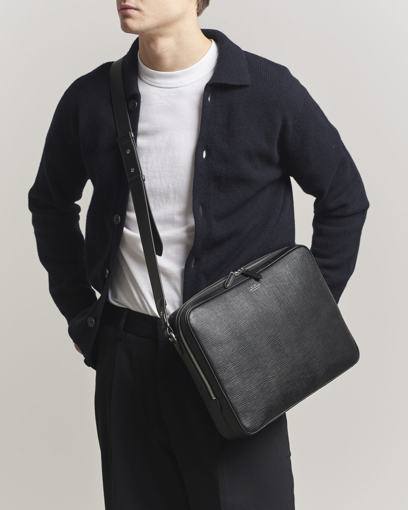 Herr | Väskor | Smythson | Panama Slim Messenger Bag Black