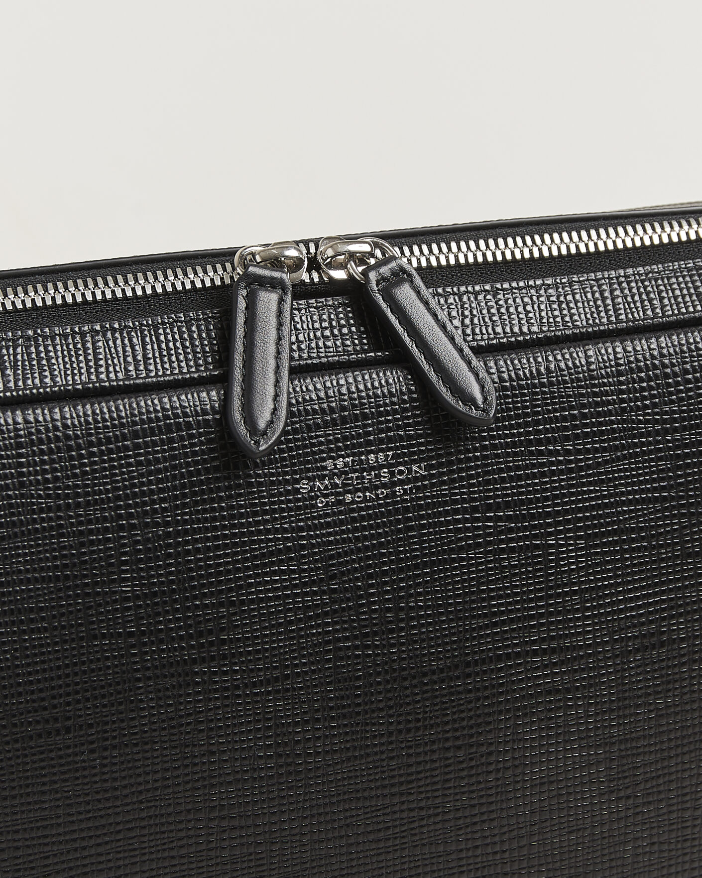 Herr | Väskor | Smythson | Panama Slim Messenger Bag Black