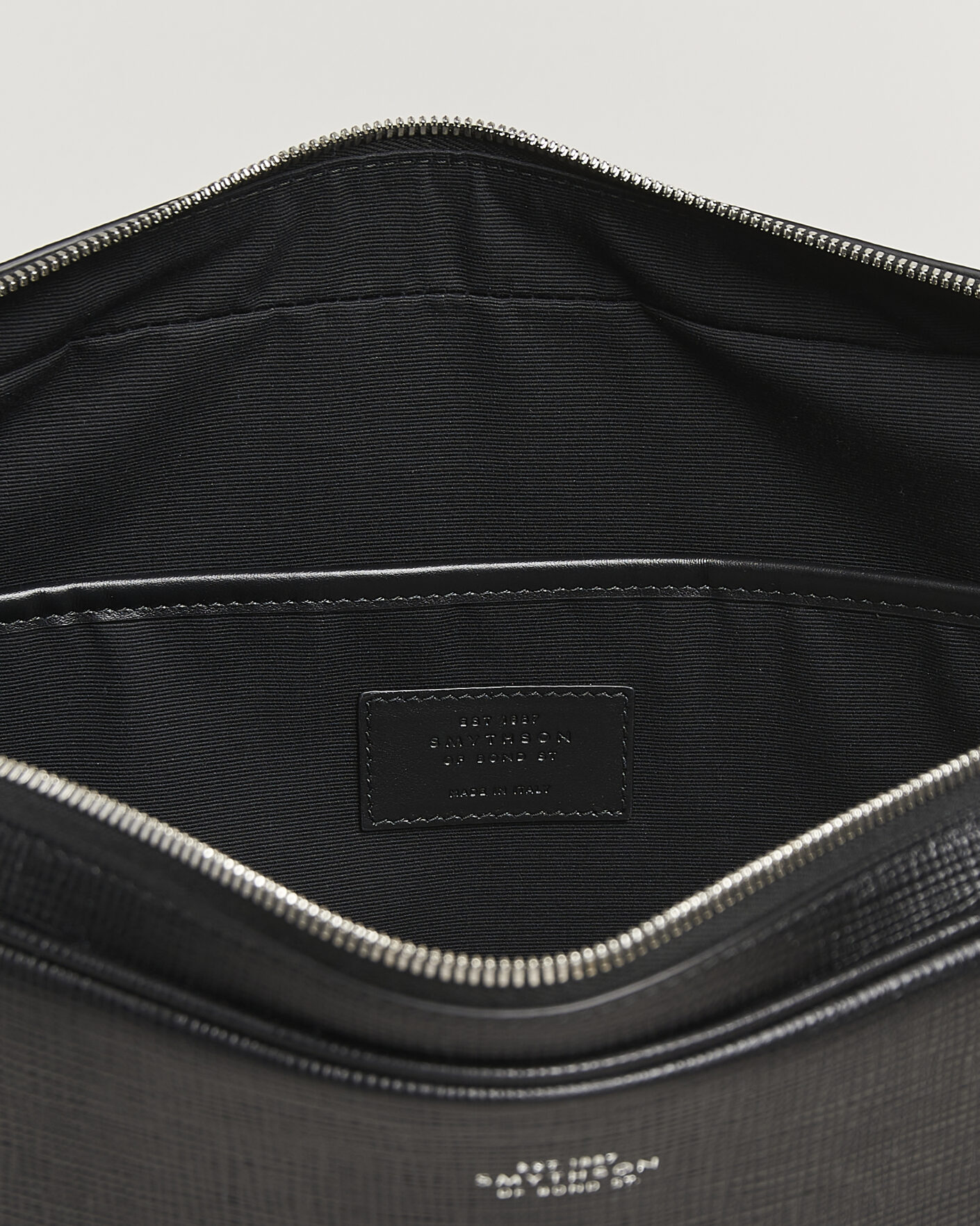 Herr | Väskor | Smythson | Panama Slim Messenger Bag Black