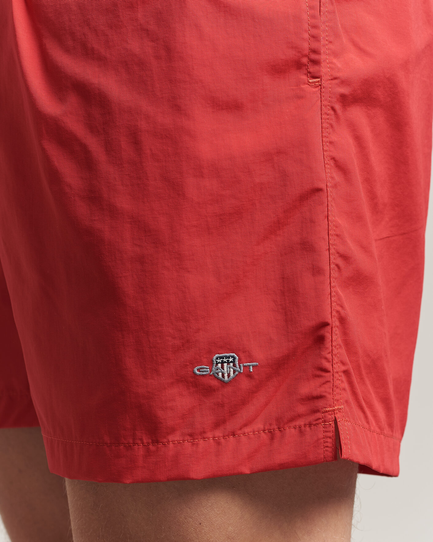 Herr | Badbyxor | GANT | Basic Swimshorts Rose Red