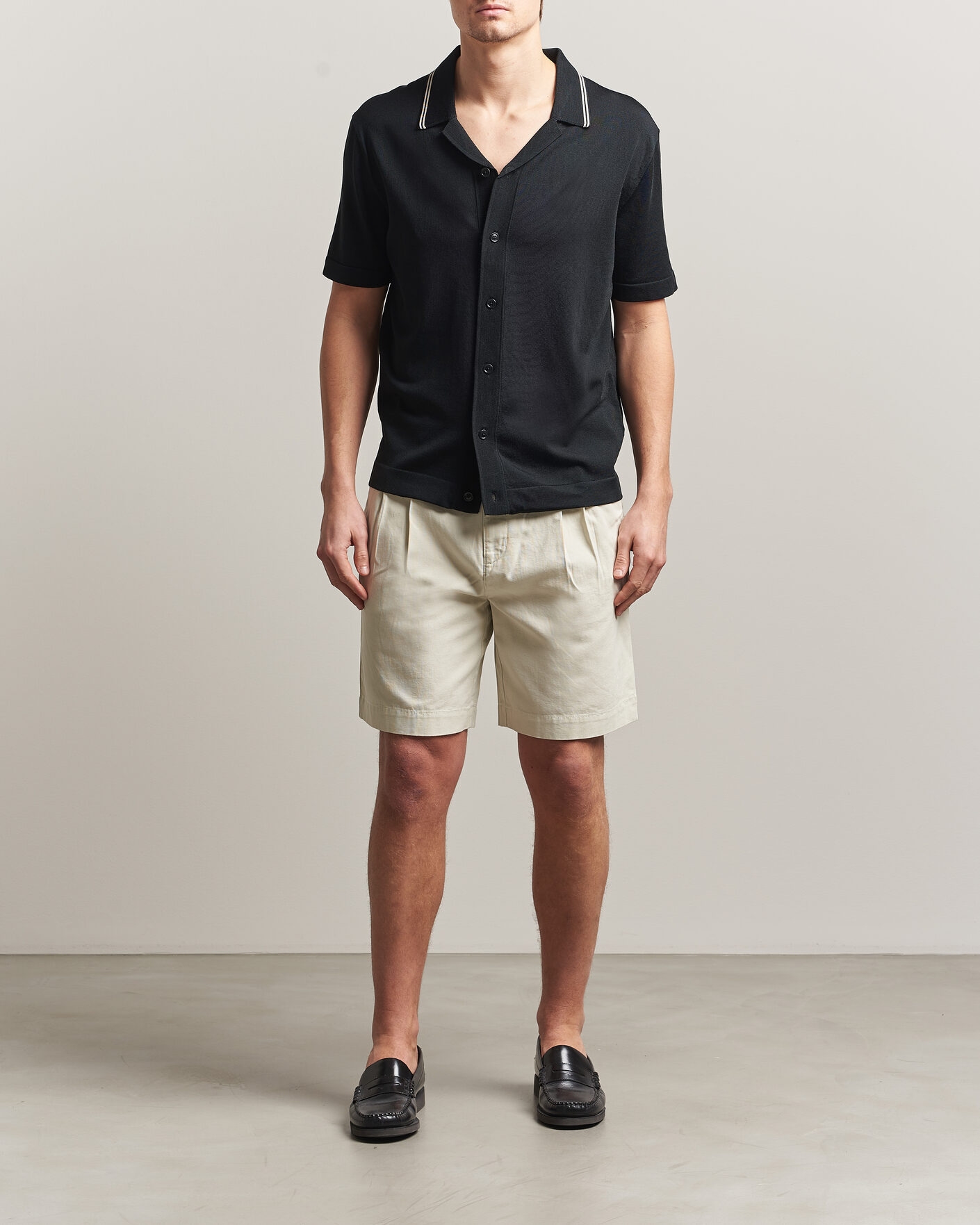 Herr | Shorts | GANT | Relaxed Light Canvas Pleated Shorts Sand