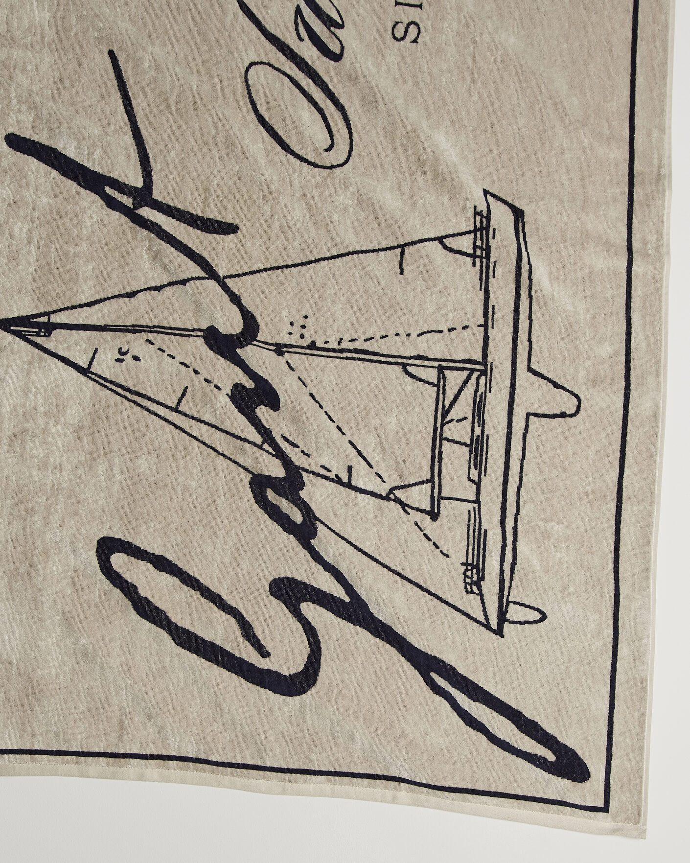 Herr | Textilier | Gant | Since 1949 Beach Towel Faded Beige