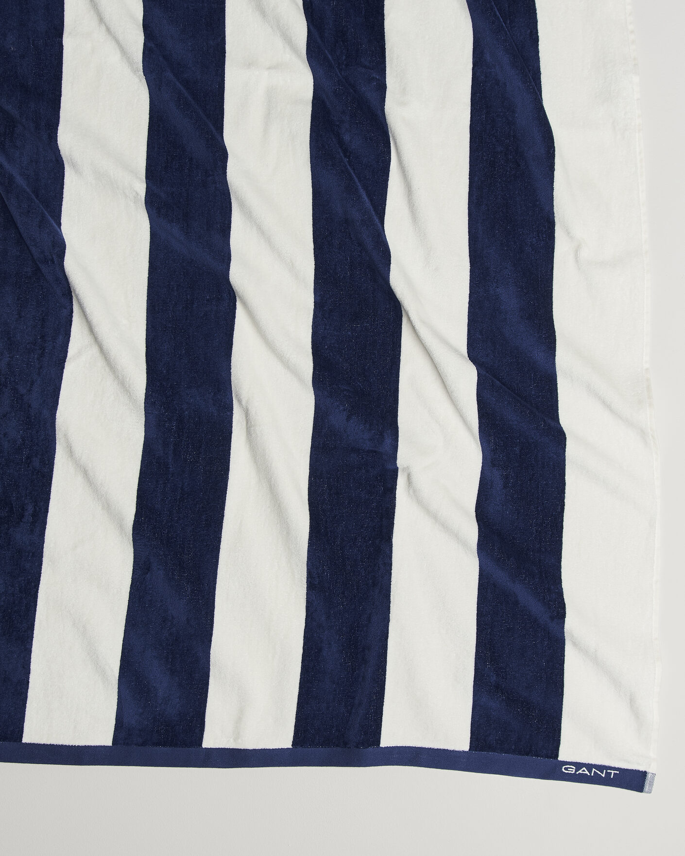 Herr | Textilier | GANT | Striped Beach Towel Vintage Blue