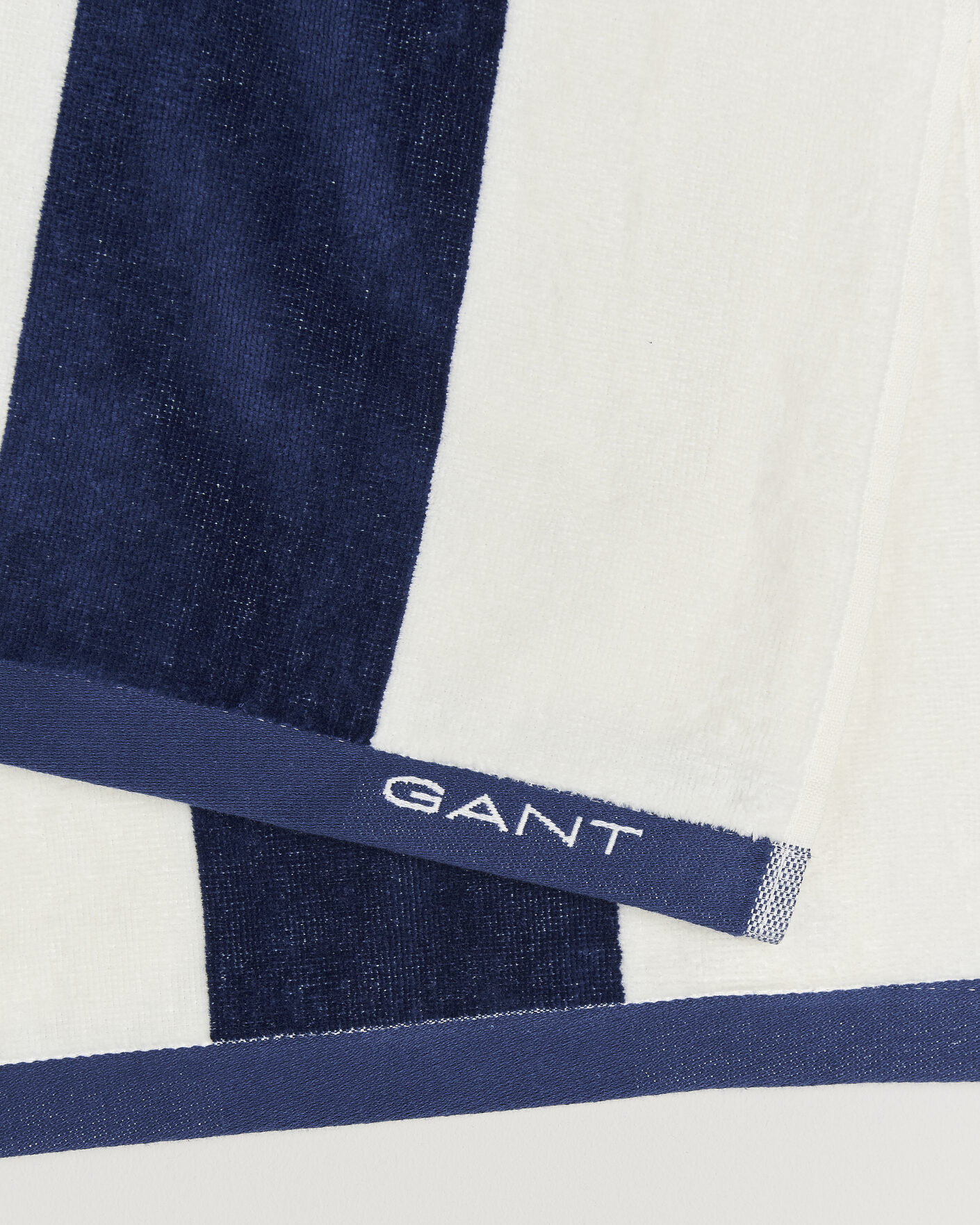 Herr | Textilier | GANT | Striped Beach Towel Vintage Blue