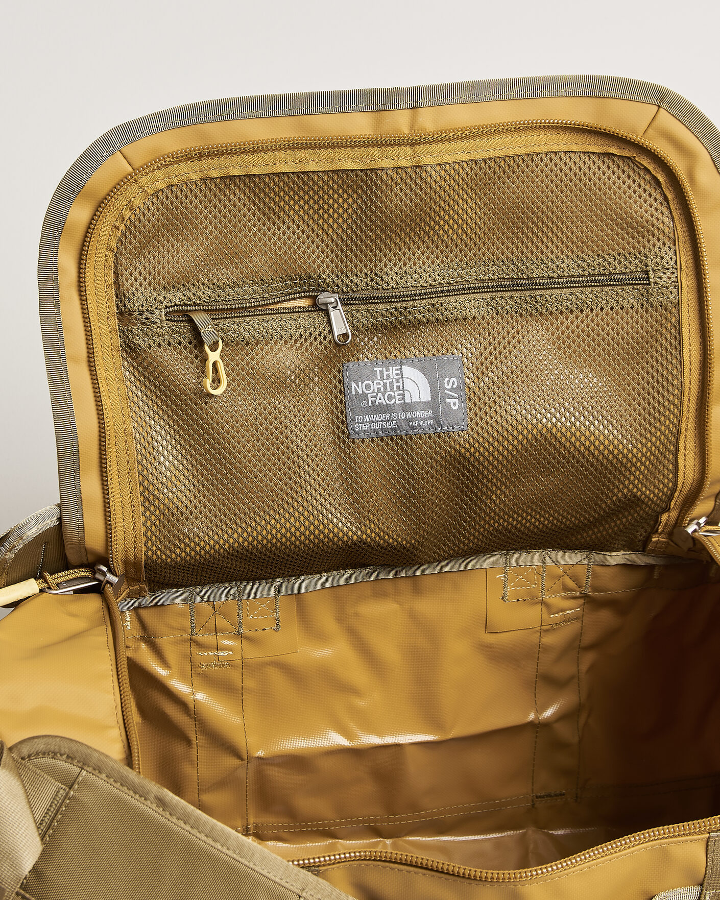 Herr | Väskor | The North Face | Base Camp Duffel S Golden Tan