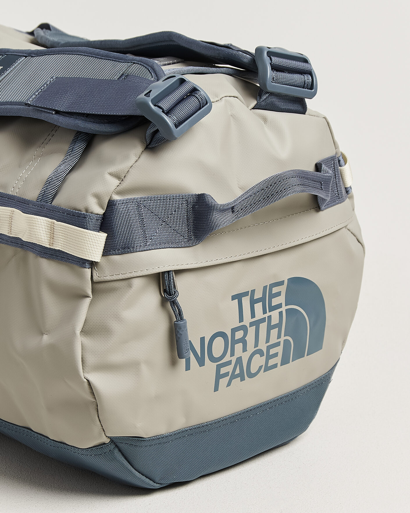 Herr | Väskor | The North Face | Base Camp Duffel S Stone Slab