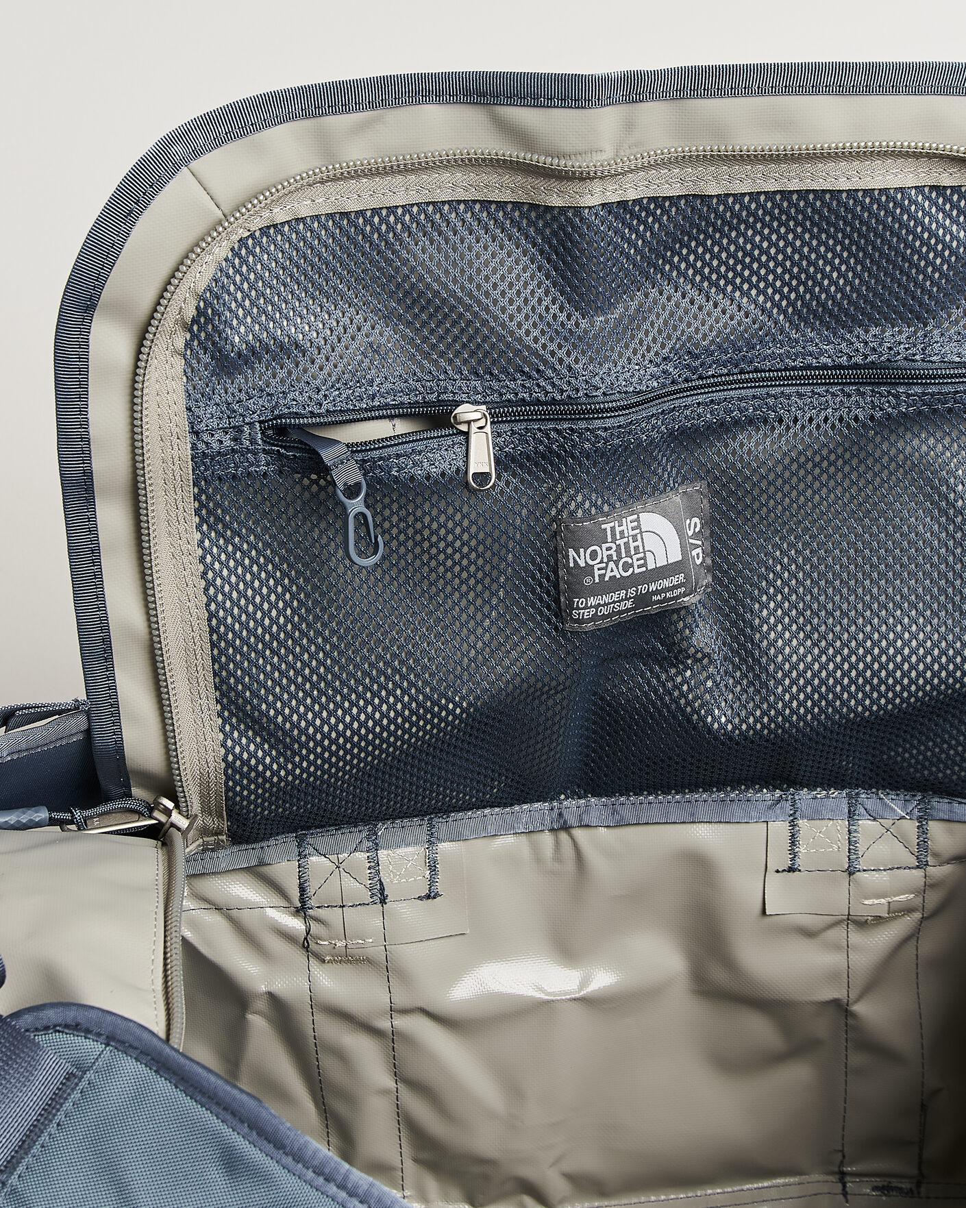 Herr | Väskor | The North Face | Base Camp Duffel S Stone Slab