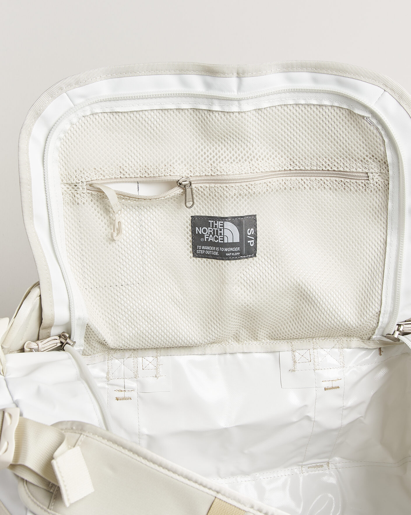 Herr | Väskor | The North Face | Base Camp Duffel S White Ash