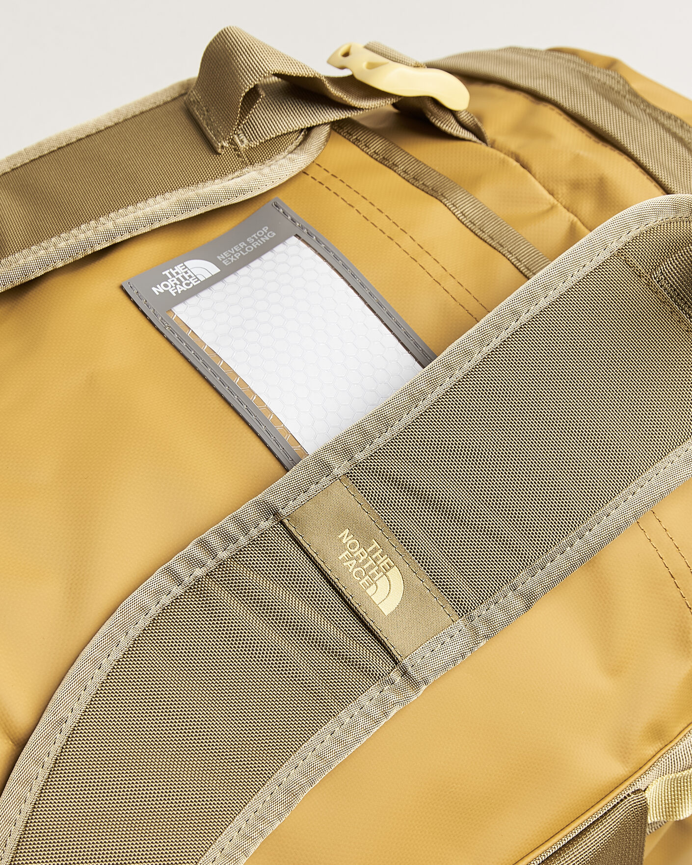 Herr | Väskor | The North Face | Base Camp Duffel M Golden Tan