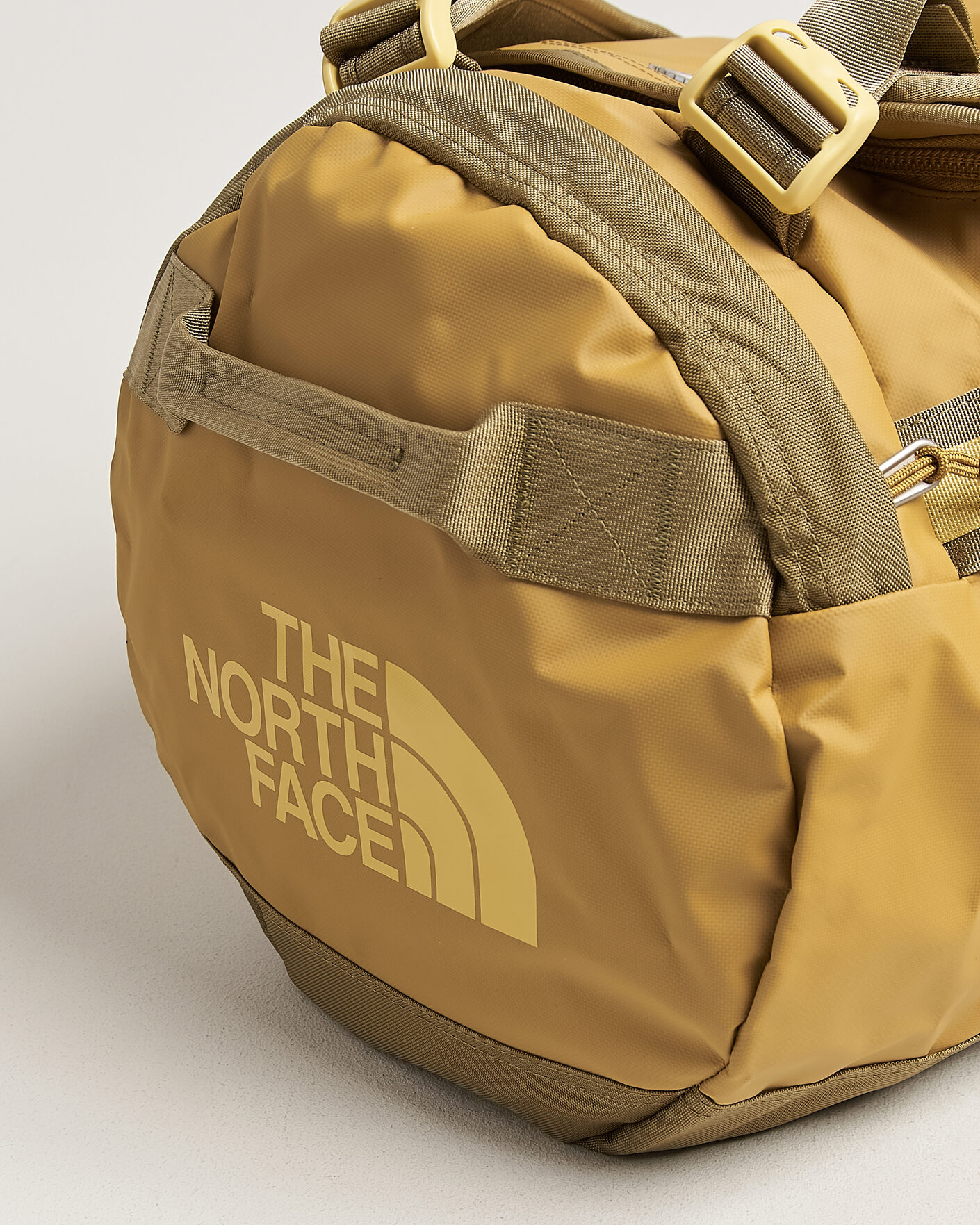 Herr | Väskor | The North Face | Base Camp Duffel M Golden Tan
